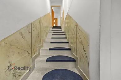 Na predaj 8-izbový dom, 132 m², Tomášikovo