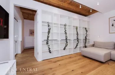 Na prenájom 2-izbový byt, 53 m², Bratislava-Staré Mesto