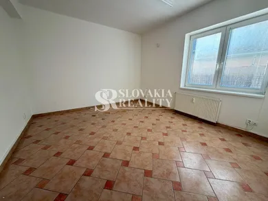 Kiadó objektumok, Nitra · €270