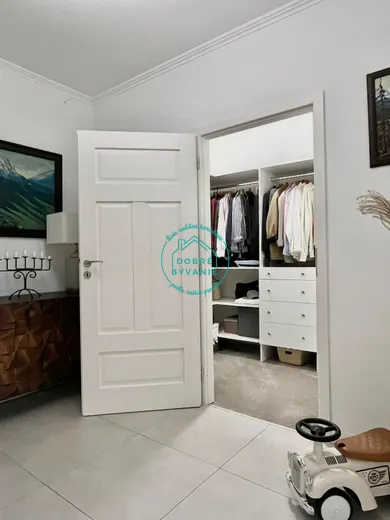 Na predaj 4-izbový byt, 100 m², Nové Zámky