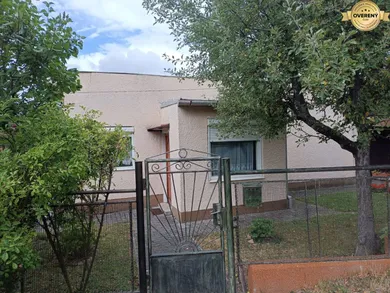 Na predaj 4-izbový dom, 140 m², Nová Baňa