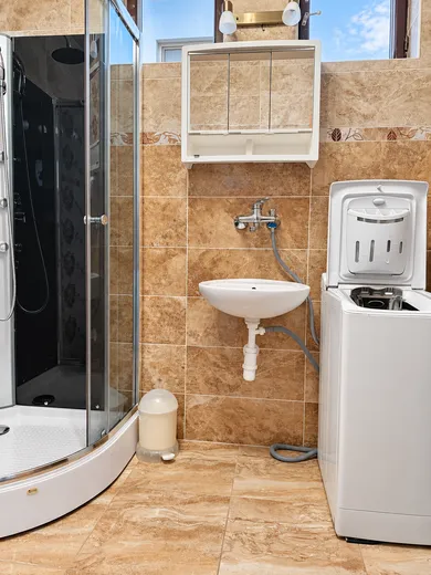 Na predaj 4-izbový dom, 449 m², Beša