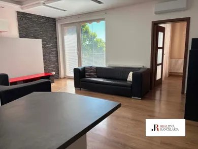 Byty na prenájom 2-izbový, Komárno · €700