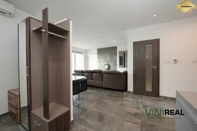 Na prenájom 3-izbový byt, 89 m², Bratislava-Ružinov, Bajkalská