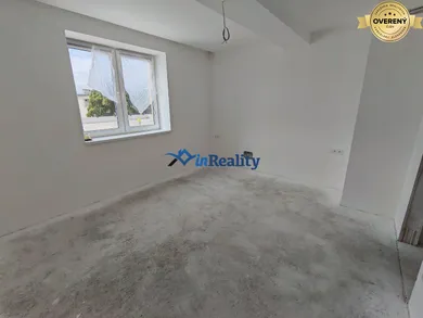 Na predaj 4-izbový byt, 100 m², Hriňová, Školská