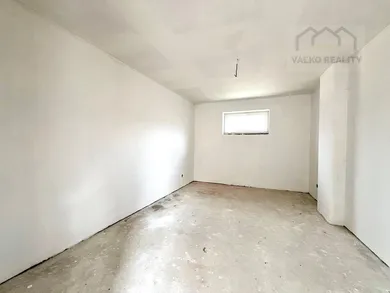 Na predaj dom, Ľubotín, Hlavná