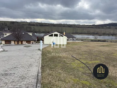 Na predaj pozemok, 703 m², Piešťany