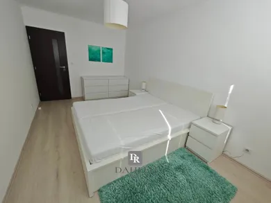 Na prenájom 3-izbový byt, 74 m², Bratislava-Petržalka, Pečnianska