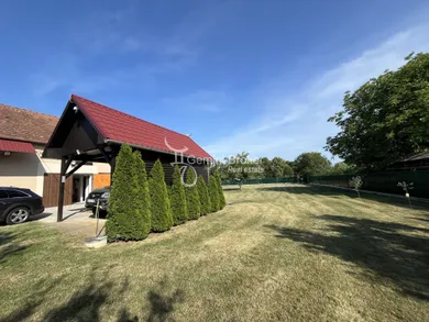 Na predaj 3-izbový dom, 200 m², -