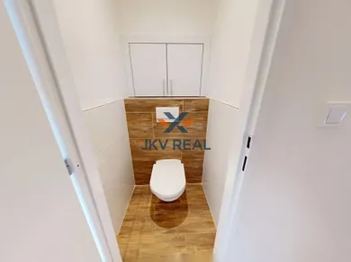 Na predaj 2-izbový byt, 51 m², Bratislava-Dúbravka, Karola Adlera