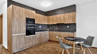 Na prenájom 2-izbový byt, 60 m², Bratislava-Nové Mesto, Bajkalská