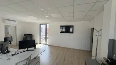 Коммерческие помещения в аренду, Komárno · €850