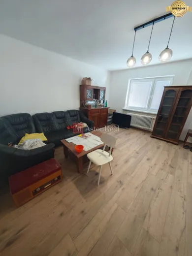 Na predaj 5-izbový dom, 250 m², Selce