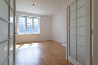 Na predaj 3-izbový byt, 112 m², Bratislava-Staré Mesto, Okánikova