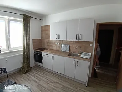 Byty na prenájom 1-izbový, Levice · €440