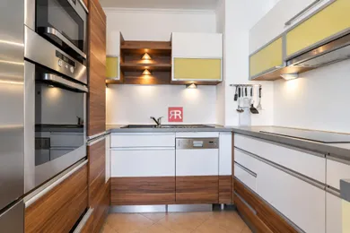 Na predaj 2-izbový byt, 63 m², Bratislava-Dúbravka, Agátová