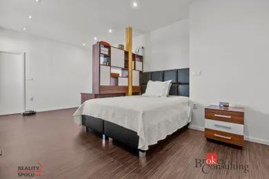Na predaj 1-izbový dom, 330 m², Bratislava-Vrakuňa, Hradská