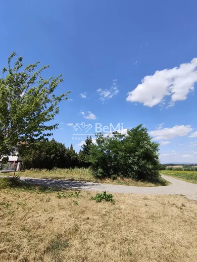 Na predaj pozemok, 136 m², Dolný Pial