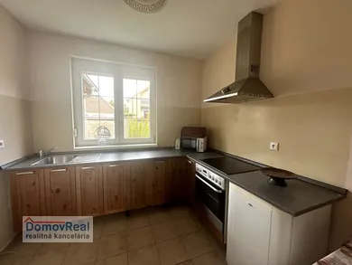 Na predaj 5-izbový dom, 75 m², Holice