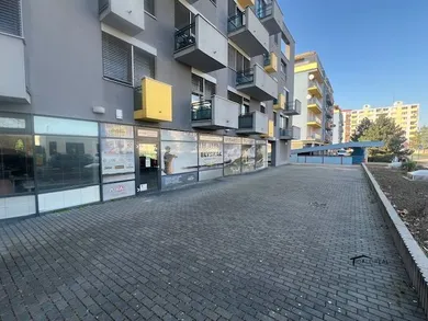 Na predaj komerčné, 93 m², Bratislava-Petržalka, Záporožská