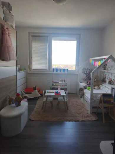 Na prenájom 3-izbový byt, 78 m², Nové Zámky, Nábrežná
