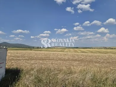 Na predaj pozemok, 731 m², Nitra