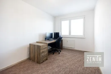 Na predaj 3-izbový byt, 80 m², Nitra, Petzwalova