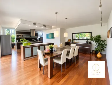 Na predaj 5-izbový dom, 310 m², Bratislava-Nové Mesto, Brusnicová