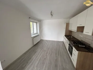 Na predaj 3-izbový byt, 65 m², Dubnica nad Váhom, Okružná