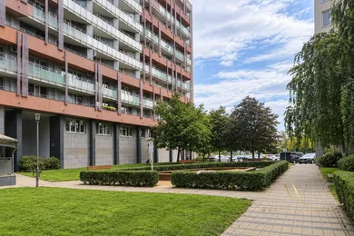 Na predaj 2-izbový byt, 64 m², Bratislava-Nové Mesto