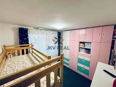 Na predaj 3-izbový byt, 65 m², Sereď, Námestie Slobody