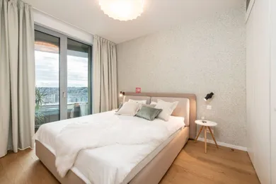 Na prenájom 2-izbový byt, 55 m², Bratislava-Staré Mesto, Továrenská