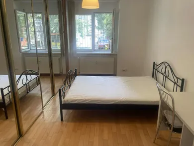 Byty na prenájom 3-izbový, Bratislava-Nové Mesto · €700