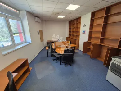 Na prenájom komerčné, 304 m², Banská Bystrica