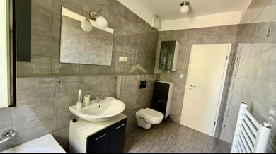 Na prenájom 2-izbový byt, 52 m², Bratislava-Petržalka, Bosákova