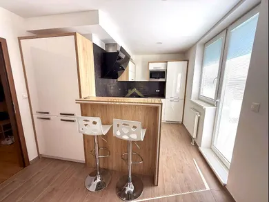 Na prenájom 2-izbový byt, 62 m², Bratislava-Dúbravka, Dúbravčická