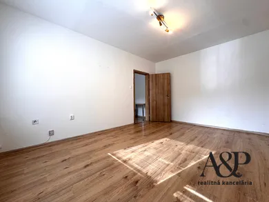 Na predaj 1-izbový byt, 32 m², Skalica, L. Svobodu