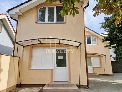 Na prenájom komerčné, 44 m², Senec