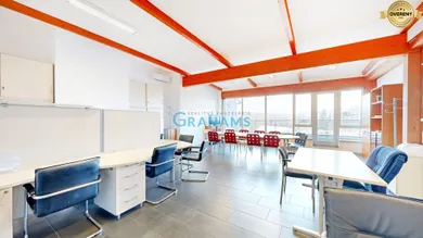 Na prenájom komerčné, 62 m², Bratislava-Petržalka, Šustekova