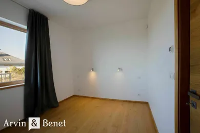 Na prenájom dom, 203 m², Bratislava-Nové Mesto, Chrasťová