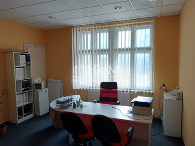 Komerčné priestory na prenájom, Žilina · €300