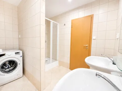 Na prenájom 3-izbový byt, 163 m², Bratislava-Staré Mesto, Údolná
