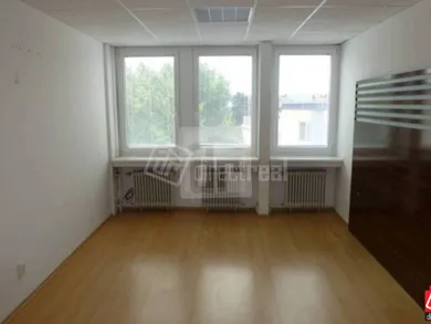 Lokale komercyjne na wynajem, Bratislava-Nové Mesto · €143