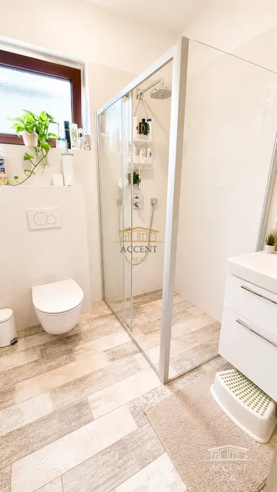 Na prenájom 4-izbový dom, 160 m², Bratislava-Ružinov, Na križovatkách