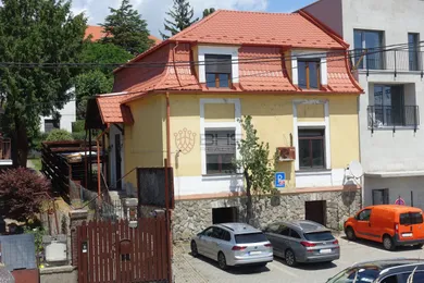 Na predaj 5-izbový dom, 250 m², Bratislava-Nové Mesto, Jaskový rad