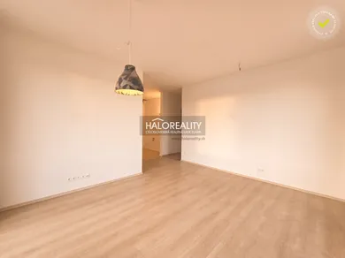 Na predaj 3-izbový byt, 71 m², Bratislava-Ružinov