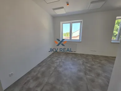 Na prenájom objekt, 37 m², Hlohovec, Pribinova