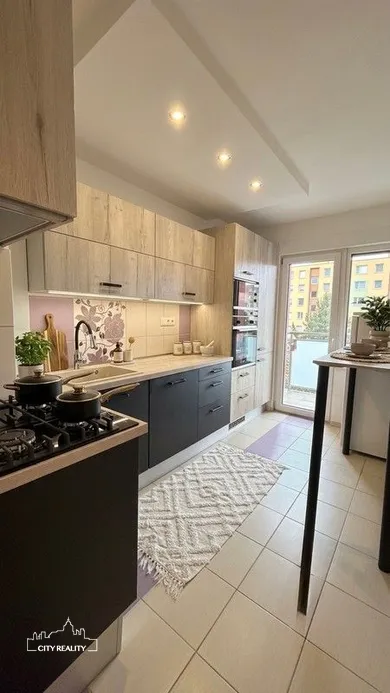 Mieszkania na wynajem, 3-pokojowe, Prievidza · €570