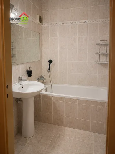 Na predaj 2-izbový byt, 67 m², Levice, Mochovská ul.