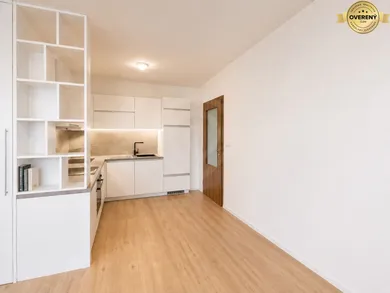 Na prenájom 1-izbový byt, 35 m², Šamorín, Platan